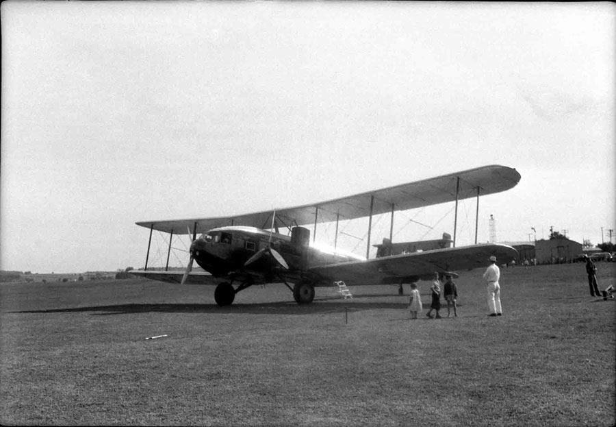 shawano-airport-history-d early passenger
